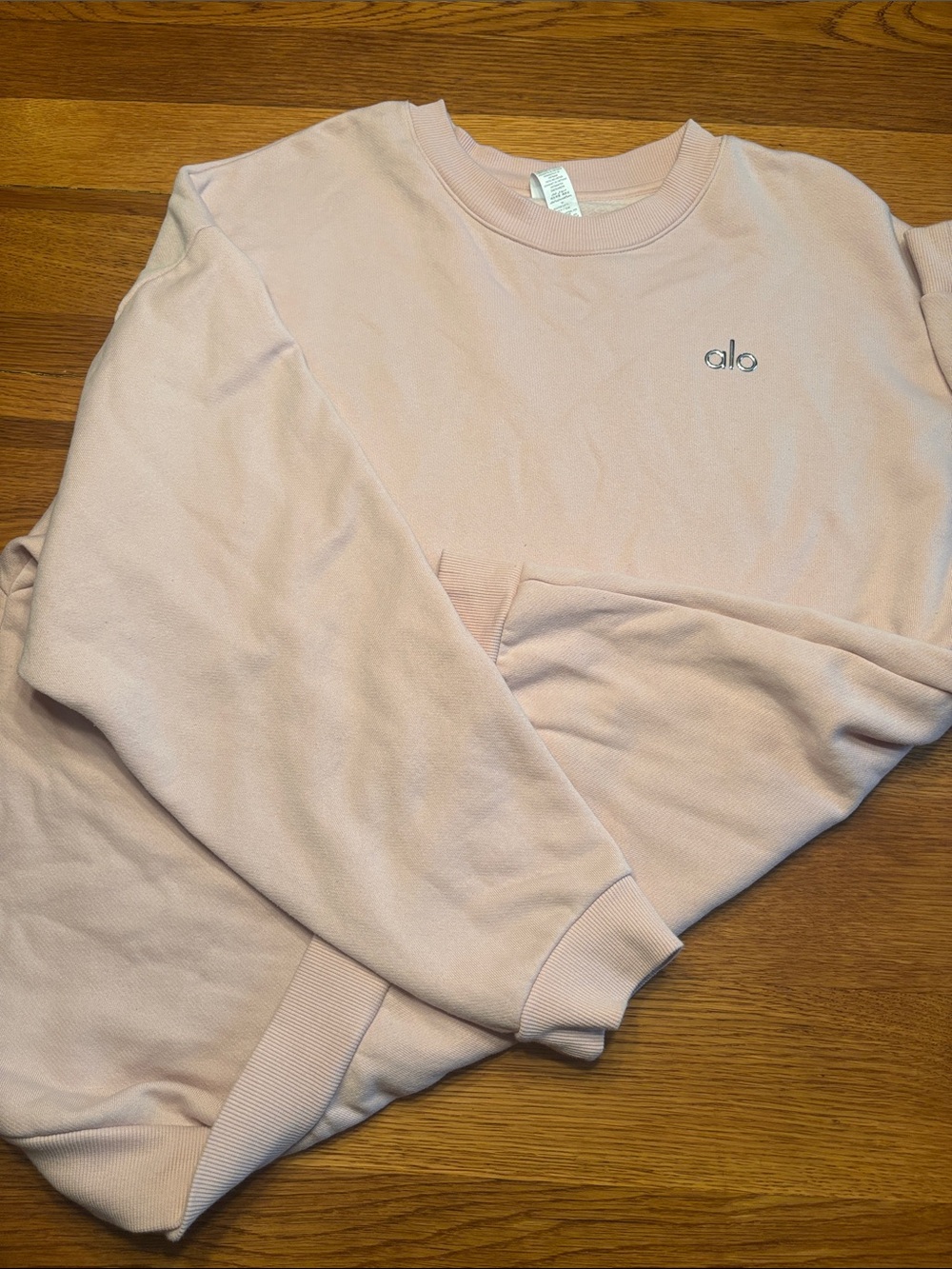 ALO Yoga Women's Crewneck Sweatshirt in Pale Pink